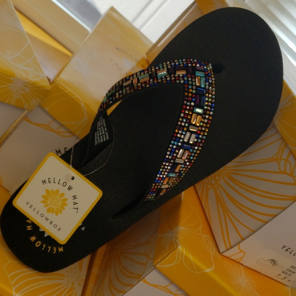 NWT "Enticing" Sandals multi color